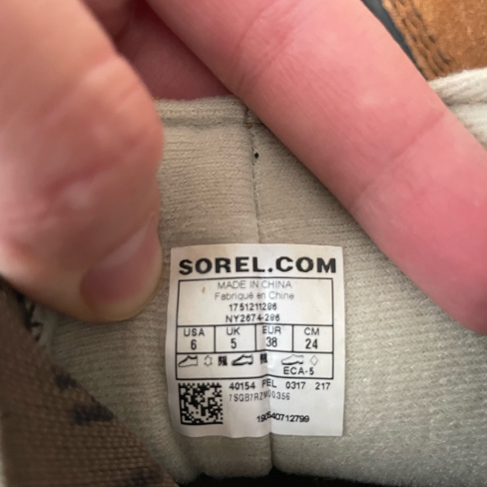 Sorel boots - Picture 3 of 3